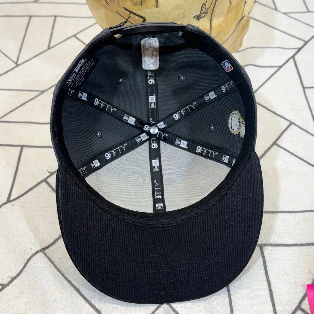 New Era Milwaukee Bucks Hat OSFM Grey 2021 NBA Champions 9FIFTY Snapback Cap